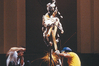 Der Künstler Diet Wiegmann bei der Konstruktion des Schattens des David von Michelangelo, Technische Universität Berlin, Architekturfakultät, 1985. Foto: Thomas Born
