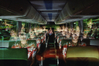Klonen. Der Bildautor mit sich selbst im Reisebus. Bild: Dieter Jafmann