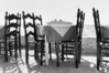 Nähe-Ferne-Dimensionen. Das entfernte Schiff verbindet sich mit dem Tisch einer griechischen Taverne und wird dadurch zum Modell. Bild: Autorenschaft nicht mehr ermittelbar