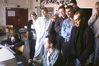Transinstitutionelle Virtual Design Entwicklung: Andreas Karpati (FHTW) erläutert den bildo Studierenden die Programmierung von Virtual Design 1.0., 1997. Foto: Thomas Kemnitz   